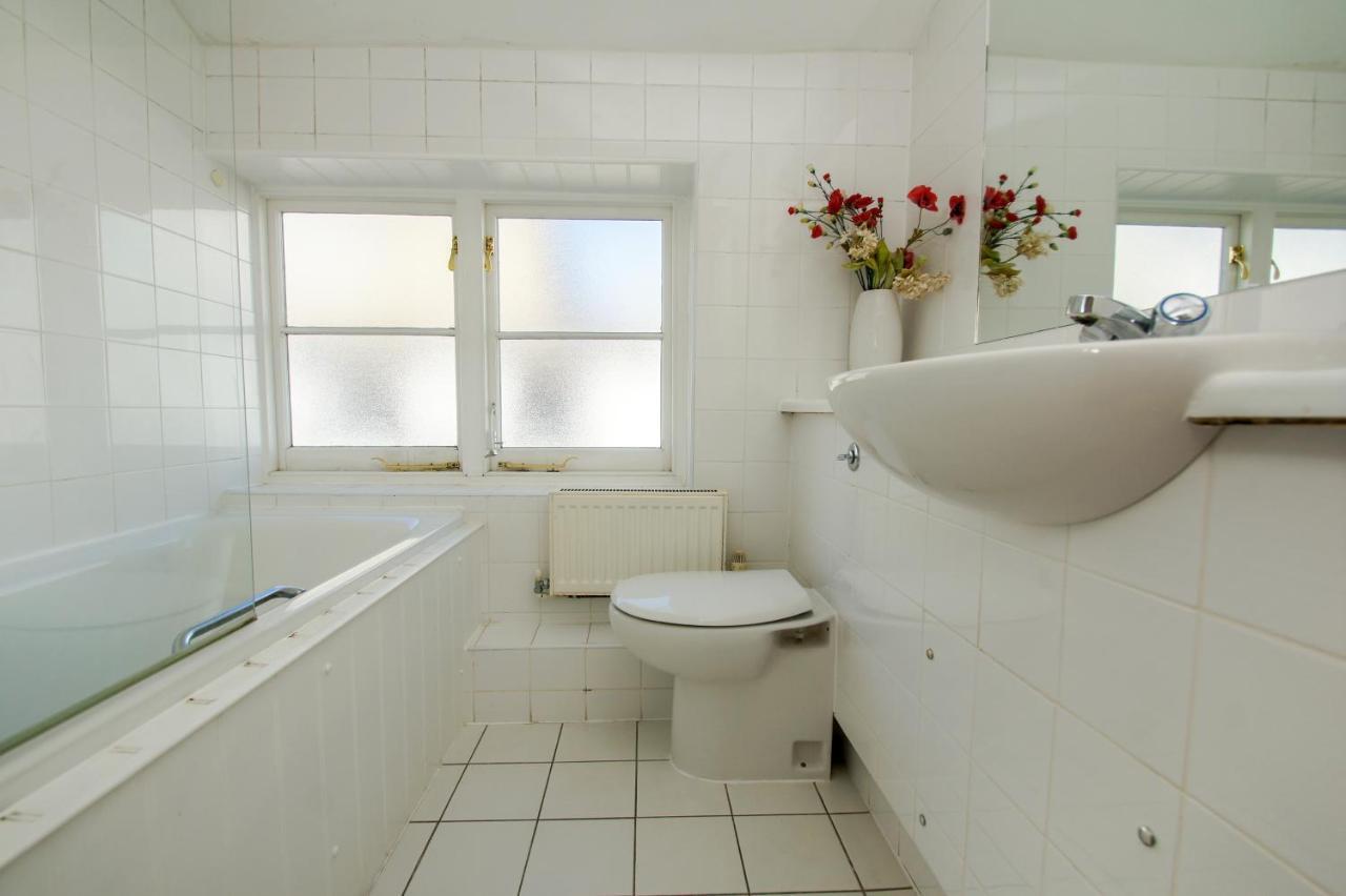 Kemp Town House - Parking - By Brighton Holiday Lets Екстериор снимка